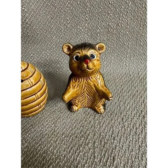 Vintage Japan Salt and Pepper Shakers Bear Beehive Brown Honey Pot Bees Ceramic - Picture 4 of 10